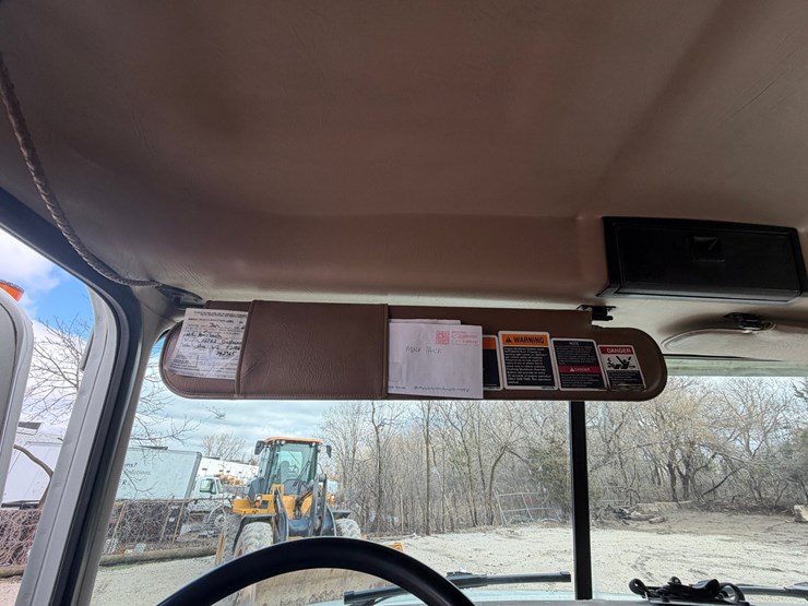 #1049-•-2005-mack-granite-tri-axle-dump-image-56