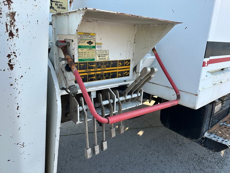 freightliner-fl70-image-33