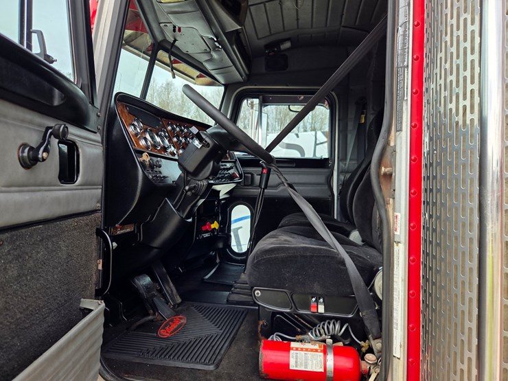 2002-peterbilt-379-image-63