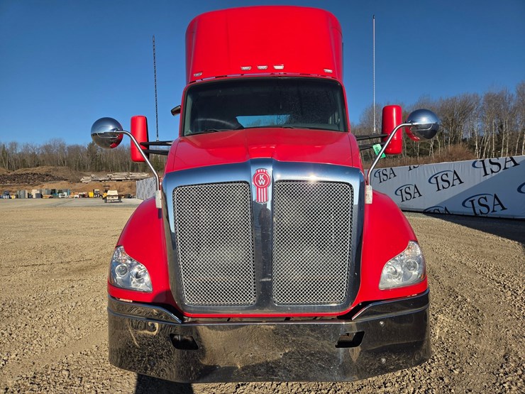 2015-kenworth-t680-image-8