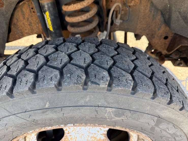 2014-ford-f550-xl-image-53