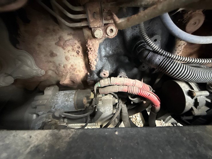 2016-massey-ferguson-8-image-28