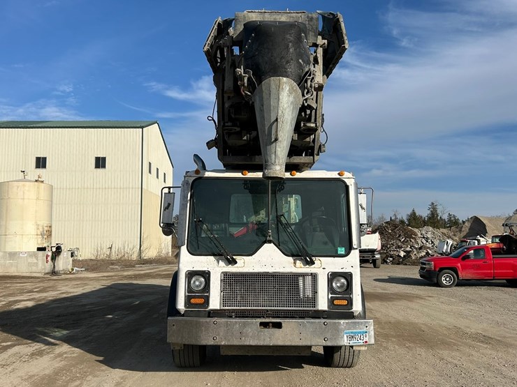 #2237-•-2006-mack-tri-axle-concrete-placement-truck-image-8