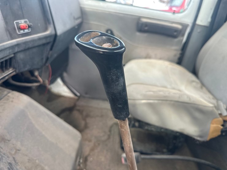 1995-international-8100-image-59