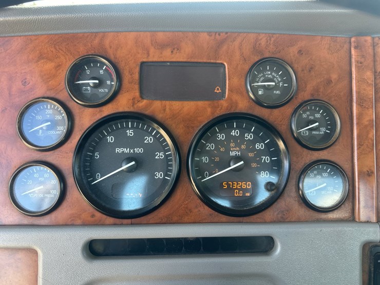 2008-peterbilt-386-image-29
