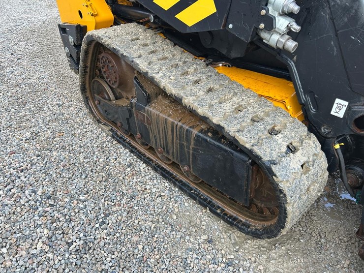 2022-jcb-2ts-7t-image-12