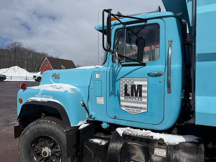 #1056-•-1989-mack-quad-axle-dump-truck-image-10