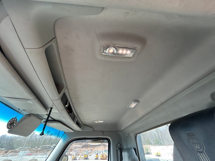 2017-kenworth-t680-image-90