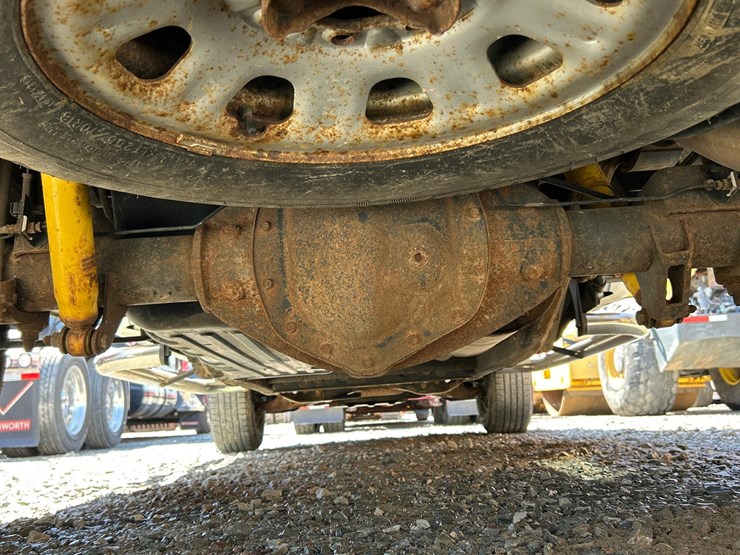 2018-chevrolet-3500-image-38