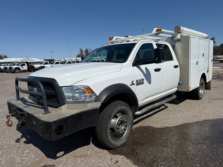 #1064-•-2015-ram-5500-heavy-duty-service-truck-image-1