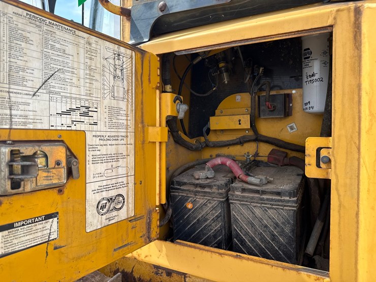 2002-deere-700h-lgp-image-28