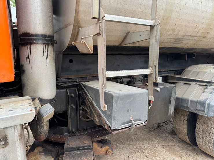 #2168-•-2001-sterling-4x2-snow-plow-truck-image-22