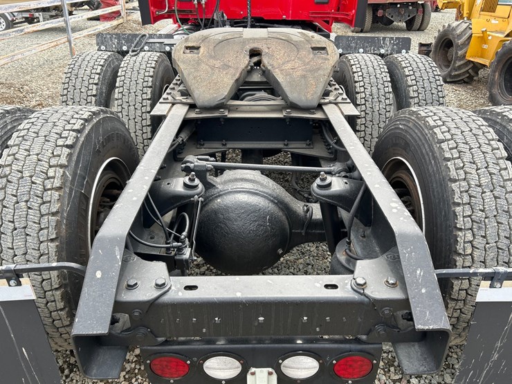 2015-kenworth-t680-image-23