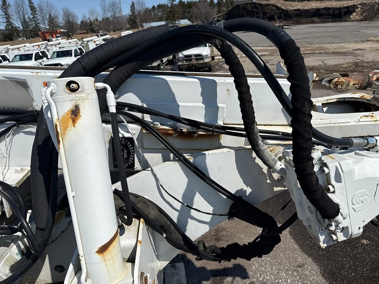 2002-freightliner-fl80-image-38