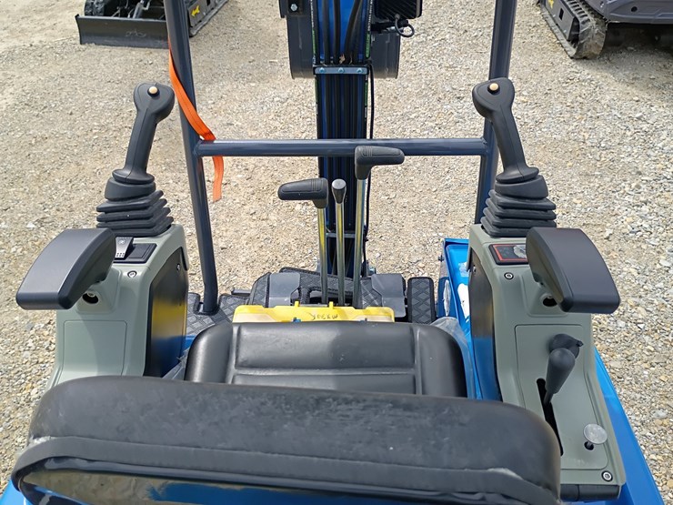 #24178-•-2025-agt-mx20r-mini-excavator-image-12