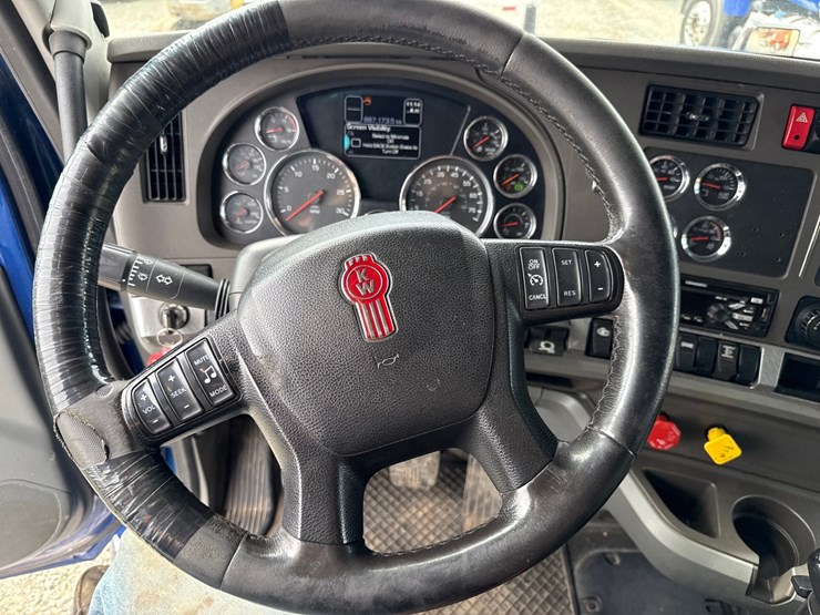 2019-kenworth-t680-image-71