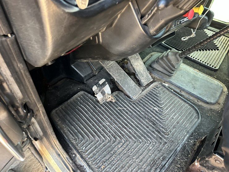 2005-peterbilt-379-image-83