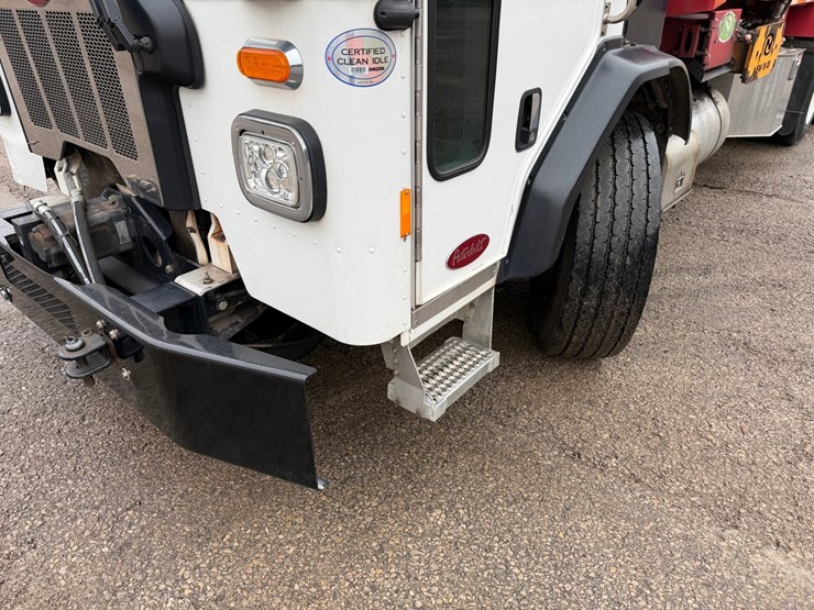 #1360-•-2019-peterbilt-pb520-side-load-garbage-truck-image-9