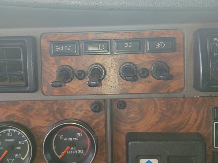 2002-kenworth-t600-image-62