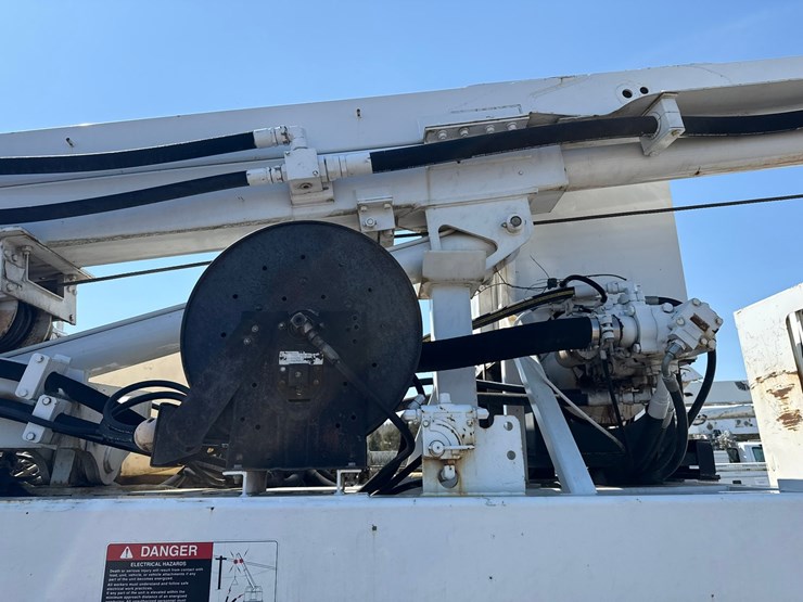 2002-freightliner-fl80-image-42