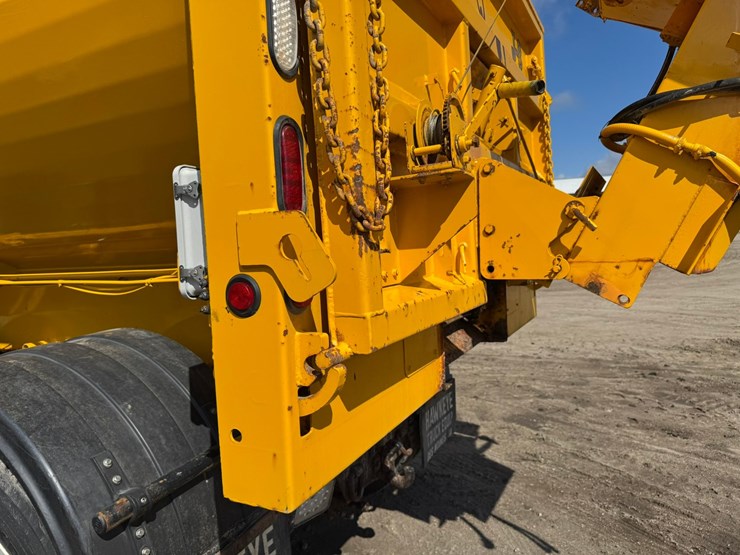 2009-international-workstar-7500-image-42