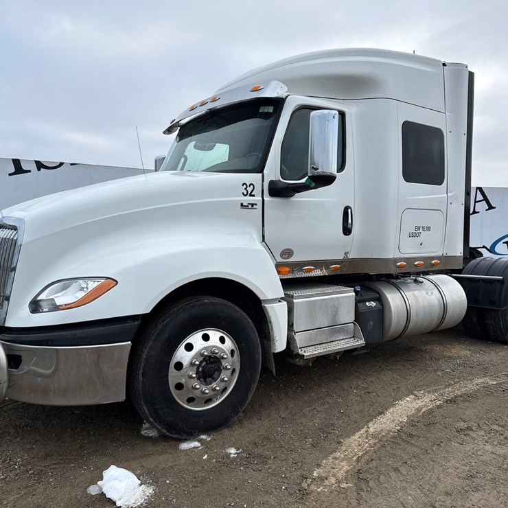 2017 INTERNATIONAL LT