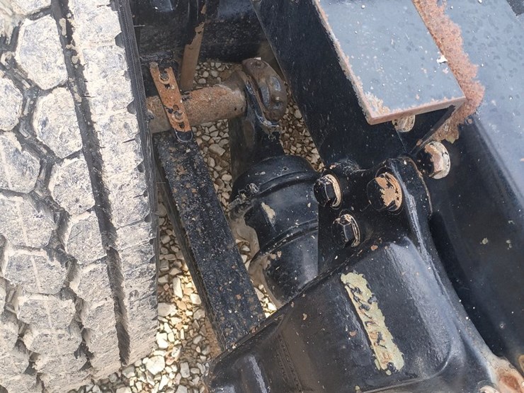 2012-massey-ferguson-8-image-19