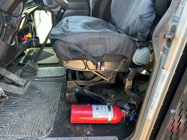 2005-peterbilt-379-image-64