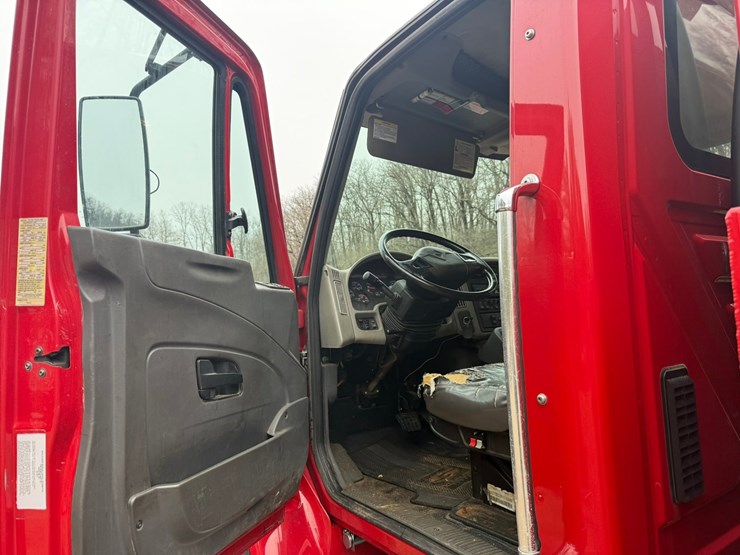 2012-international-7400-image-61