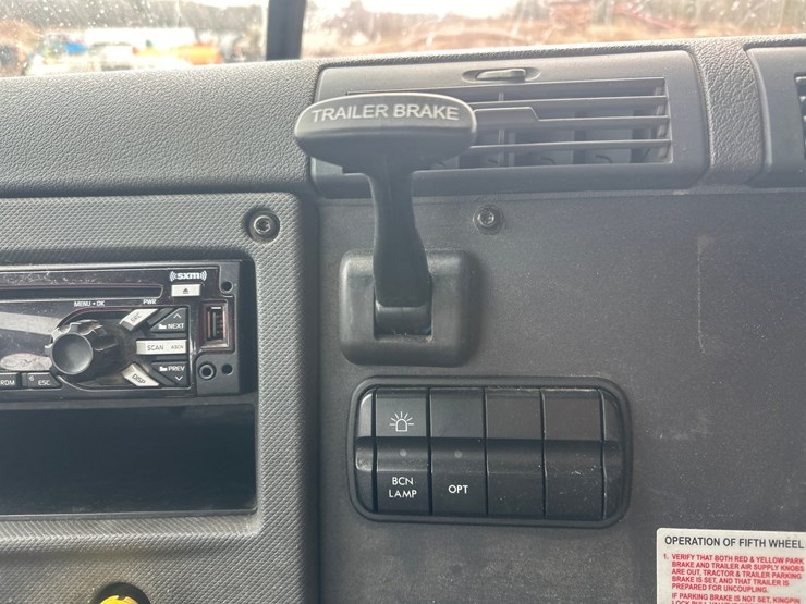 2017-massey-ferguson-8-image-39