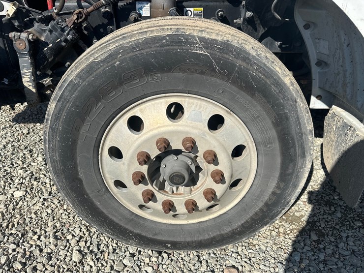 2013-peterbilt-365-image-89