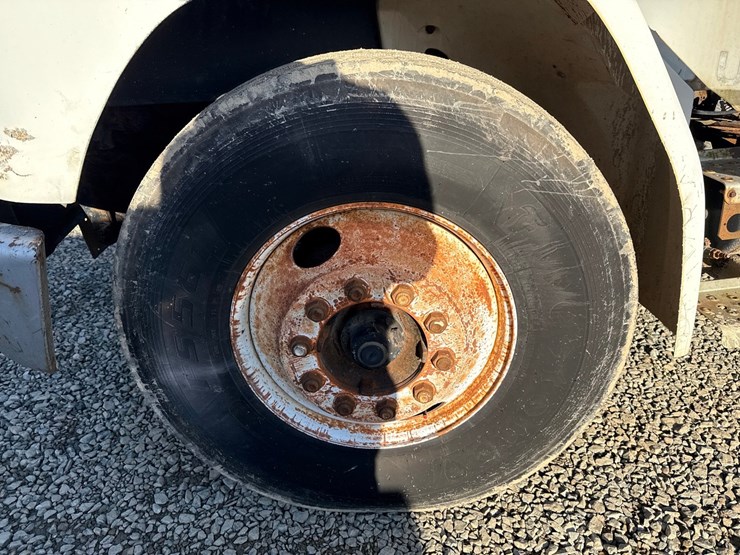 1998-freightliner-fl70-image-67