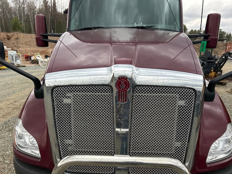 2016-kenworth-t680-image-13