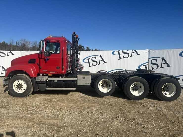 2003-massey-ferguson-8-image-2