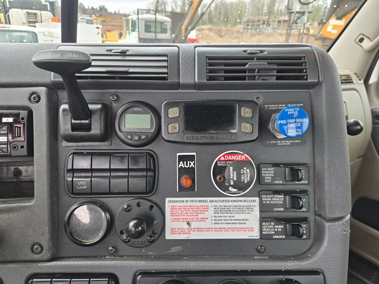 2016-freightliner-cascadia-125-image-64