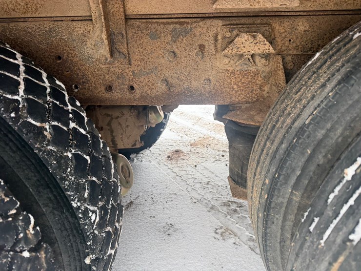 #1113-•-1990-ford-quad-axle-dump-truck-image-32