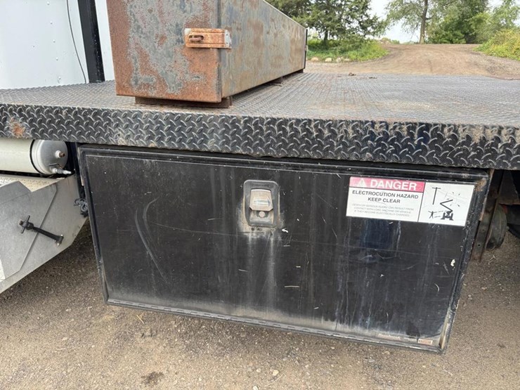 2003-peterbilt-330-image-39