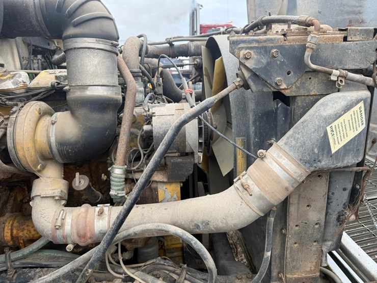 #1117-•-volvo-whitegmc-day-cab-truck-tractor-image-19