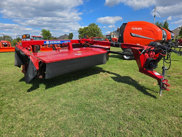 2022-new-holland-210-image-3