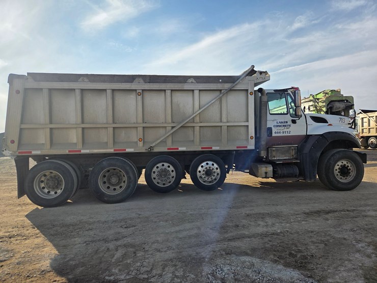 2012-international-7600-image-6