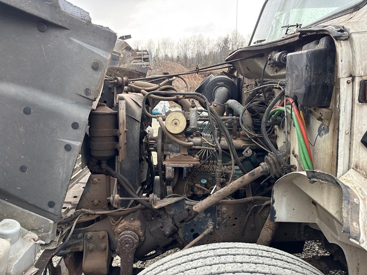 1990-international-4900-image-9