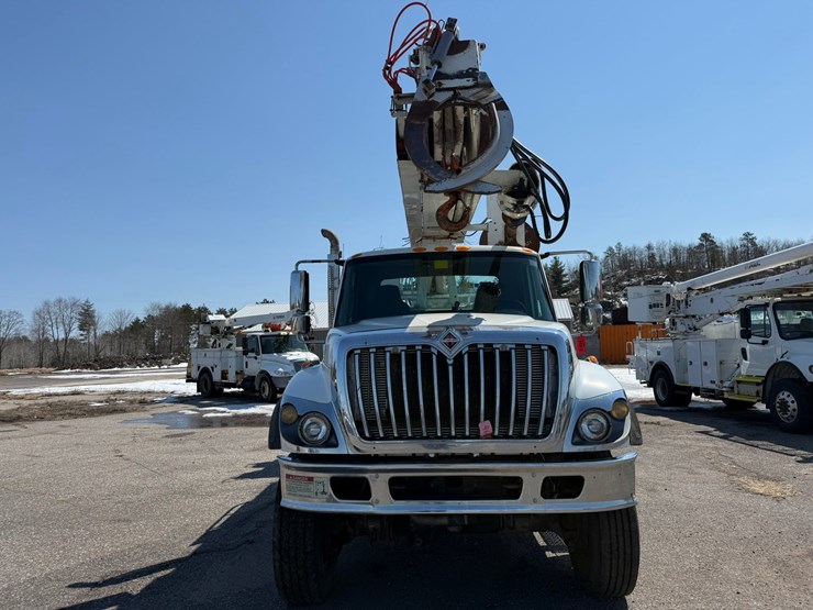 2010-international-7400-image-8