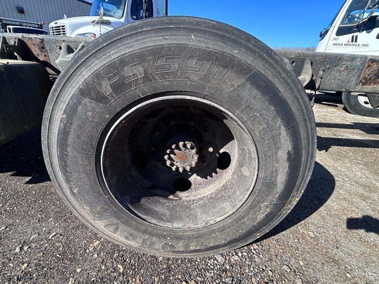 #1694-•-2004-isuzu-cab-and-chassis-image-56