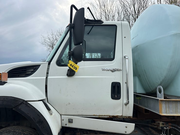 2007-international-7600-image-11