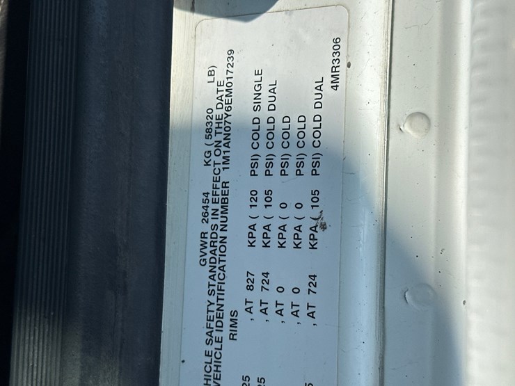 2014-massey-ferguson-8-image-77