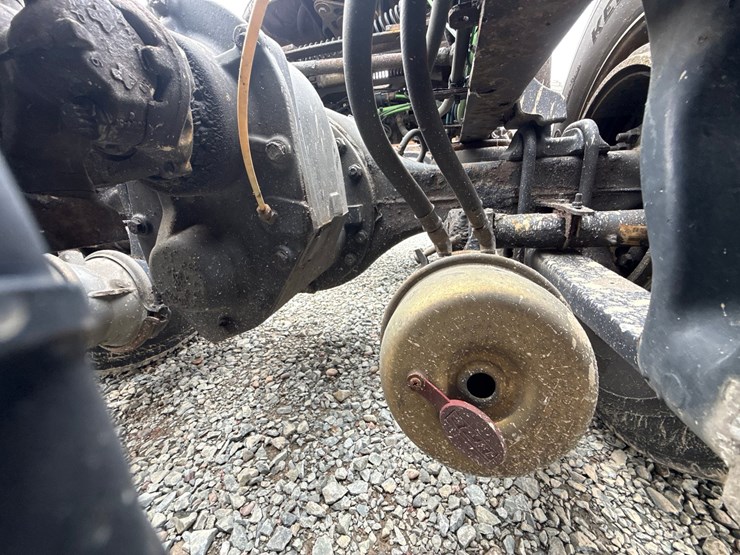 2016-massey-ferguson-8-image-42