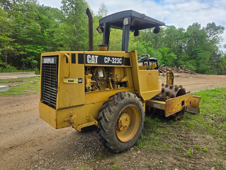 caterpillar-cp-323c-image-11