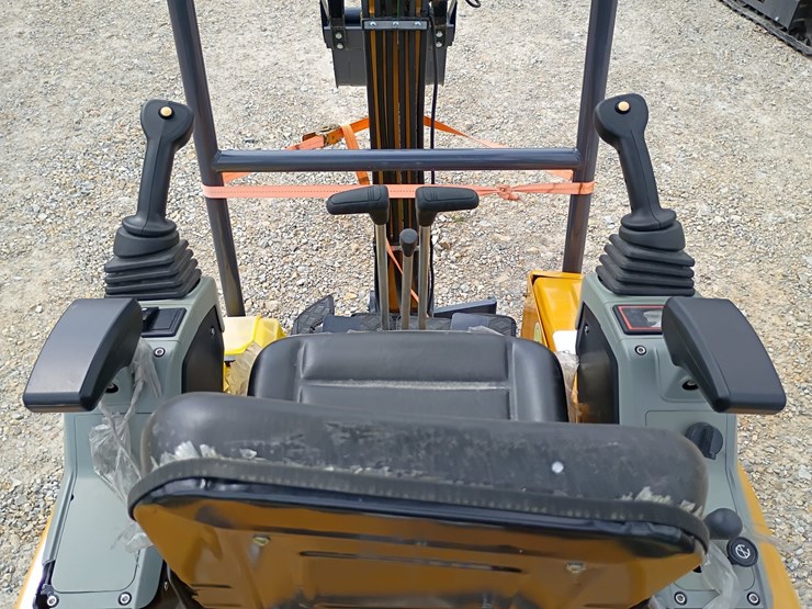 #24174-•-2025-agt-mx20r-mini-excavator-image-12