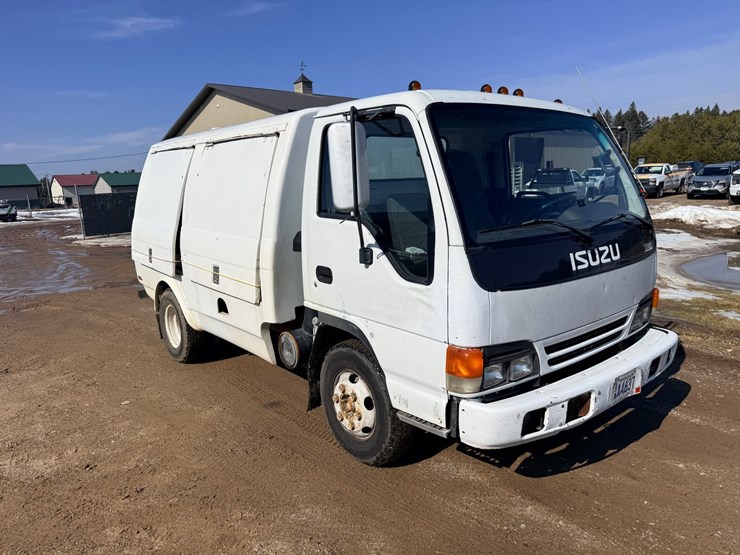 2002-isuzu-npr-image-3