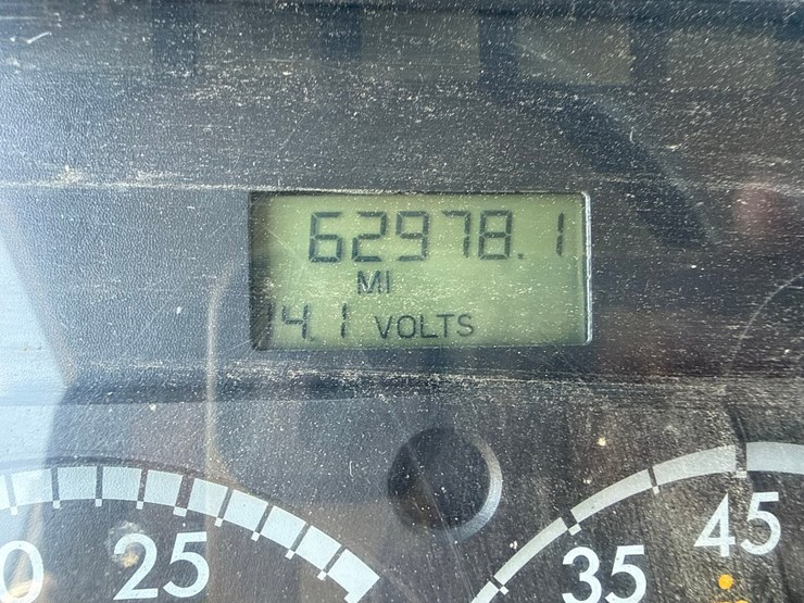 2002-freightliner-fl80-image-57